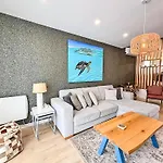 Luxury Townhouse With Terraces, Pool & Views By Be Cherish Apartment