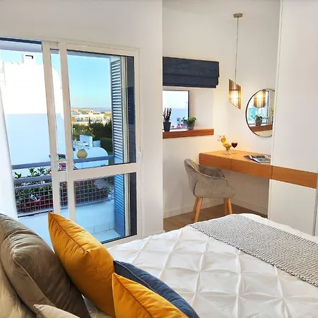 Luxury Albufeira Townhouse With Terraces, Pool & Views By Be Cherish *