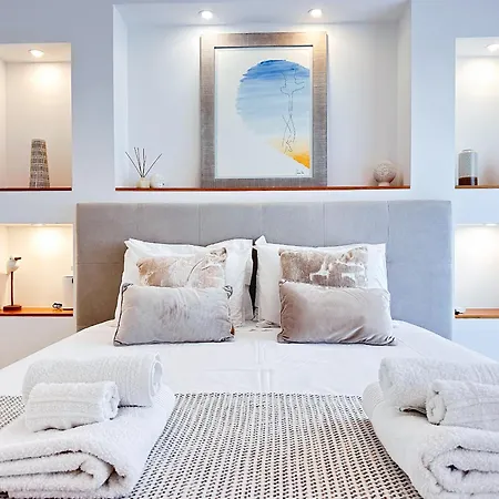 Luxury Townhouse With Terraces, Pool & Views By Be Cherish